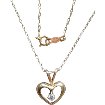 Gold Heart-Shaped Pendant Necklace with Diamond