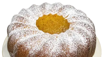 Delicious Bundt Cake with Powdered Sugar