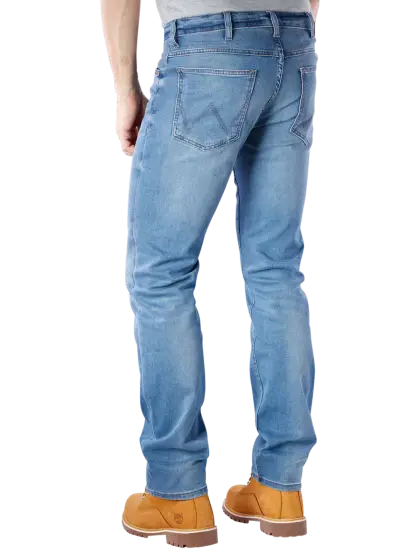 Blue Jeans with Brown Boots in Casual Look