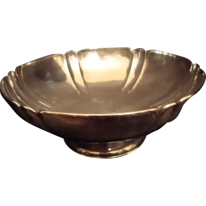 Elegant Golden Bowl for Decoration or Dining