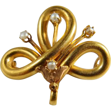 Elegant Gold Brooch with Pearls