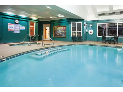 Indoor Swimming Pool in Hotel