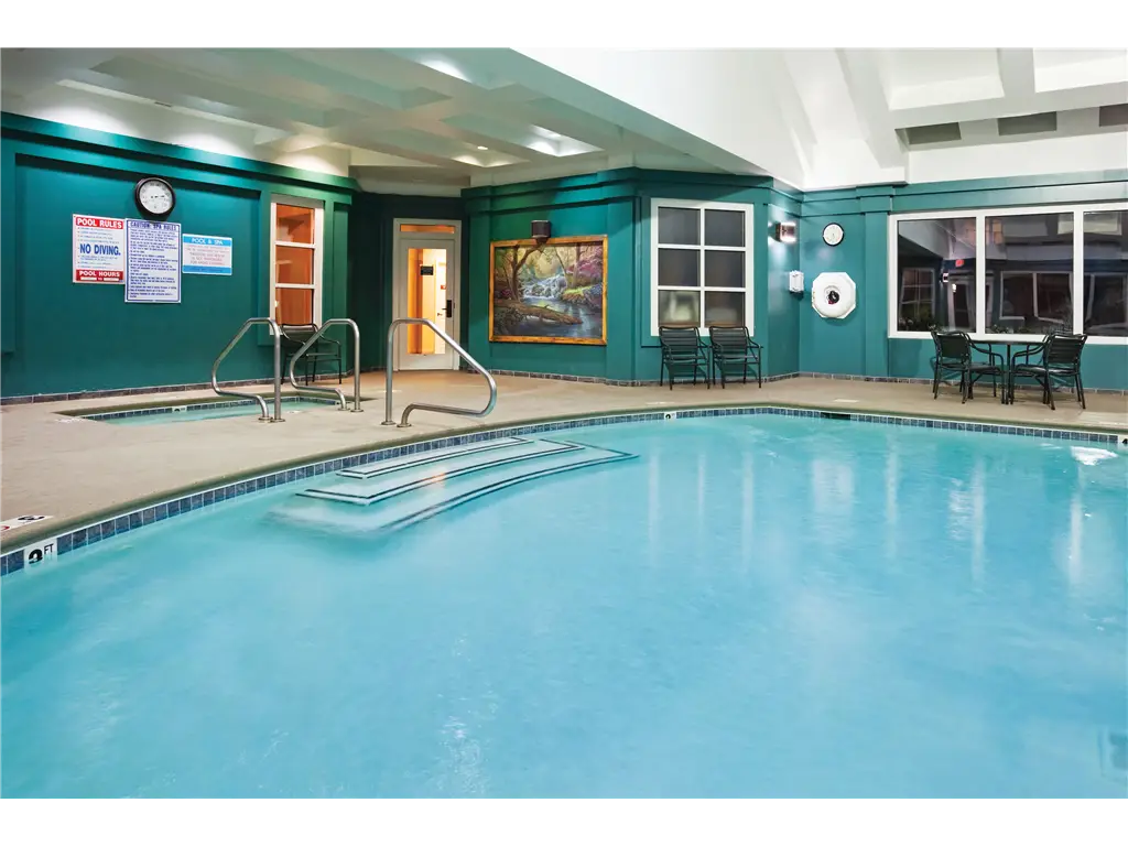 Indoor Swimming Pool in Hotel