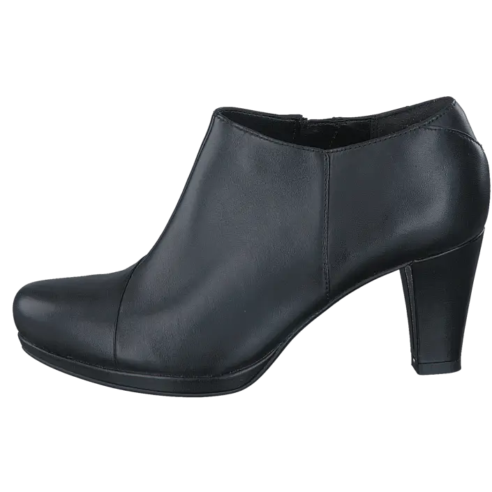 Black Leather Pump Design