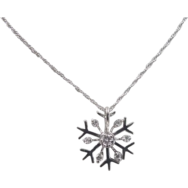 Elegant Snowflake Necklace for Winter