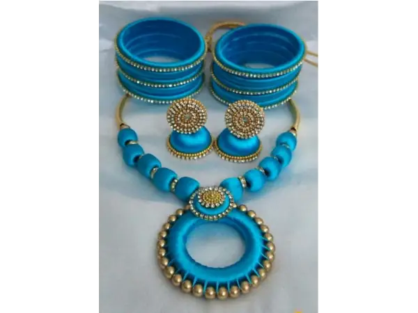 Elegant Blue Jewelry Set with Necklace and Bangles