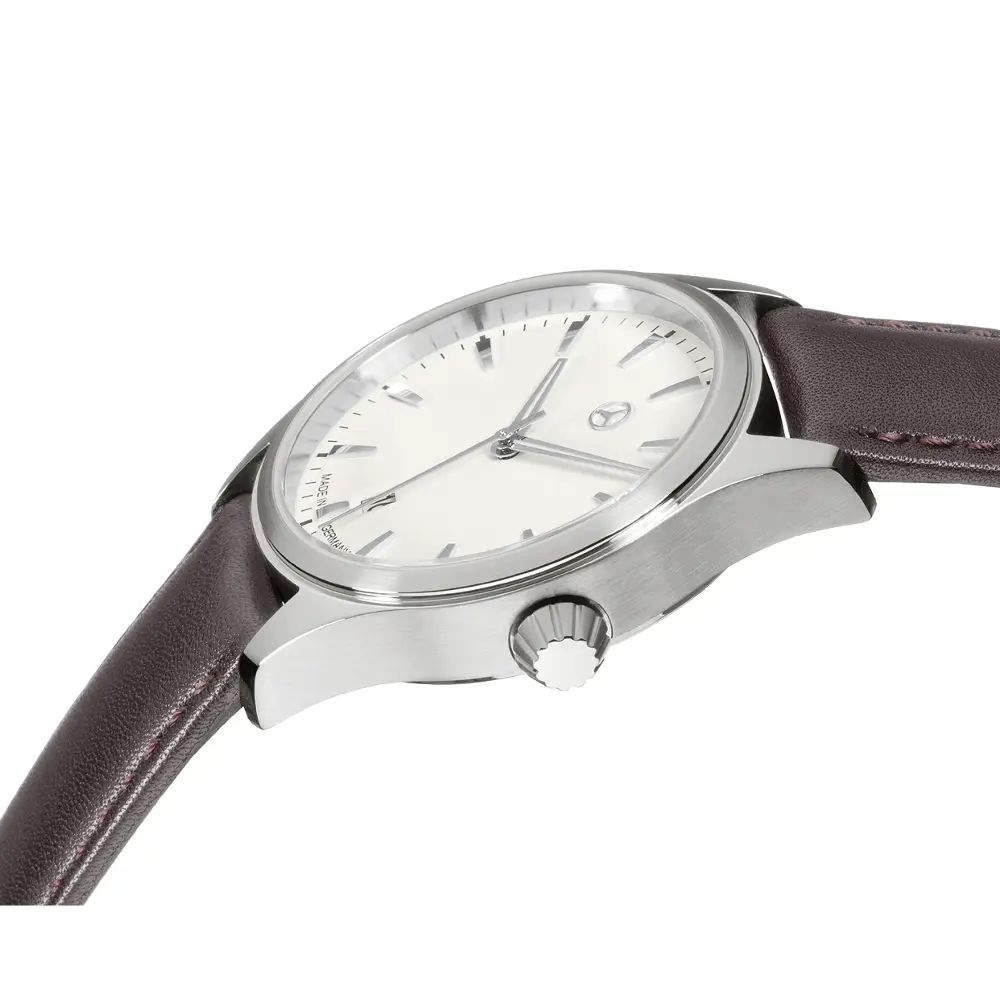 Elegant Wristwatch with Leather Strap