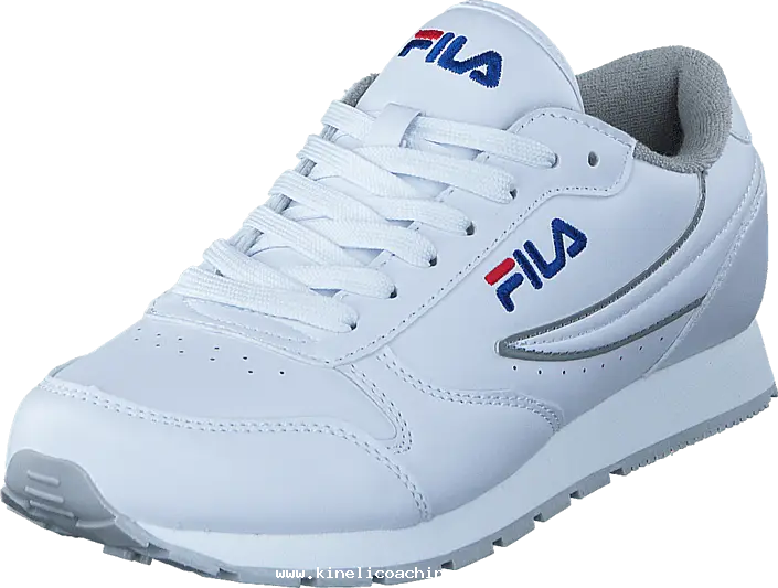 Stylish White Sneaker for Everyday Use