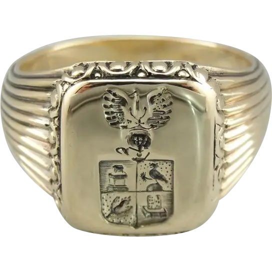 Gold Ring with a Crest