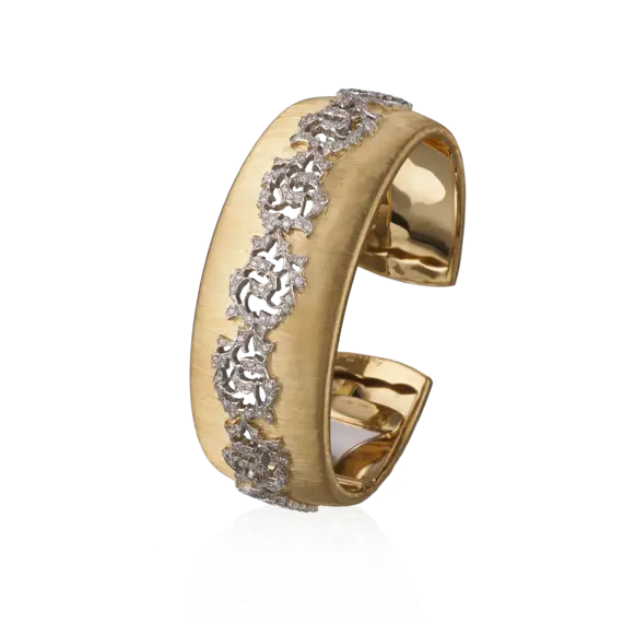 Golden Ring with Diamond Pattern Design
