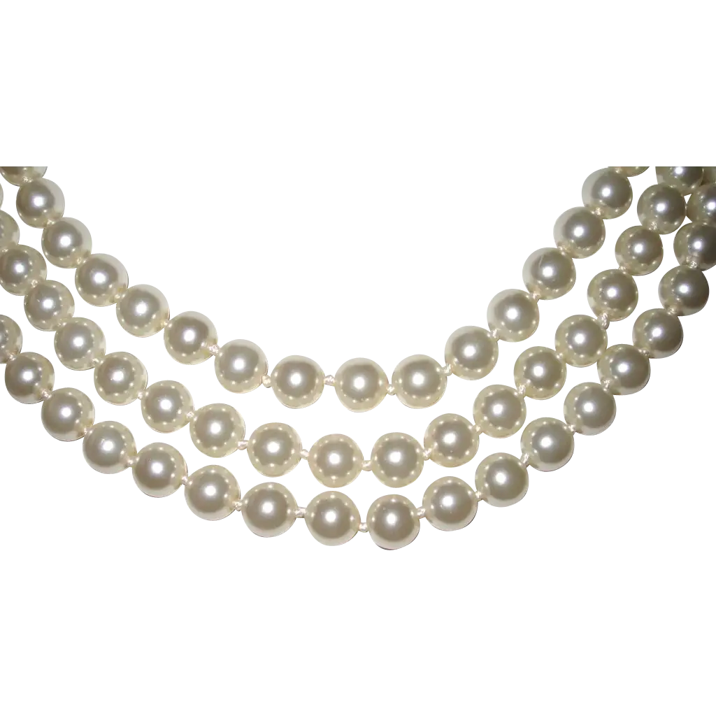 Elegant String of Shiny White Pearls