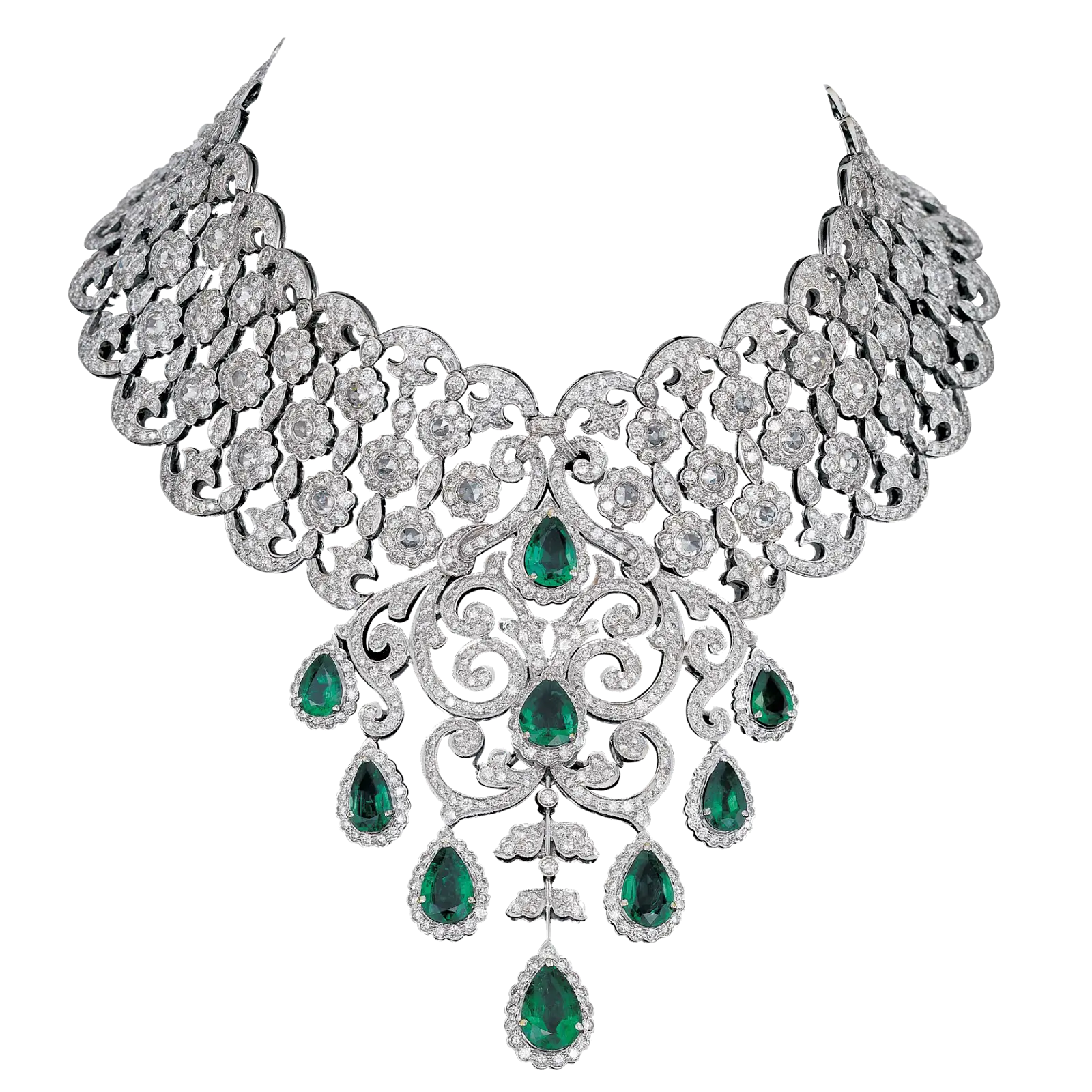 Emerald and Diamond Necklace in Luxury Design